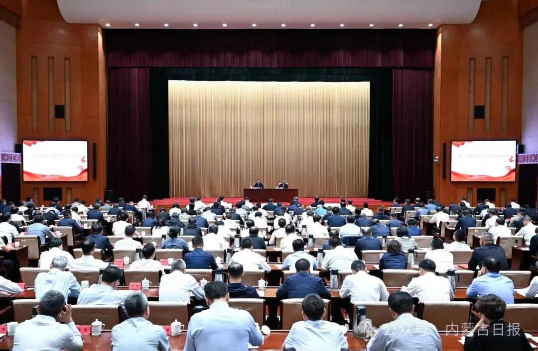 5月29日，自治区党委理论学习中心组举行2026年第八次集体学习。自治区党委书记、人大常委会主任王伟中主持并讲话。草原云记者 马建兵 摄